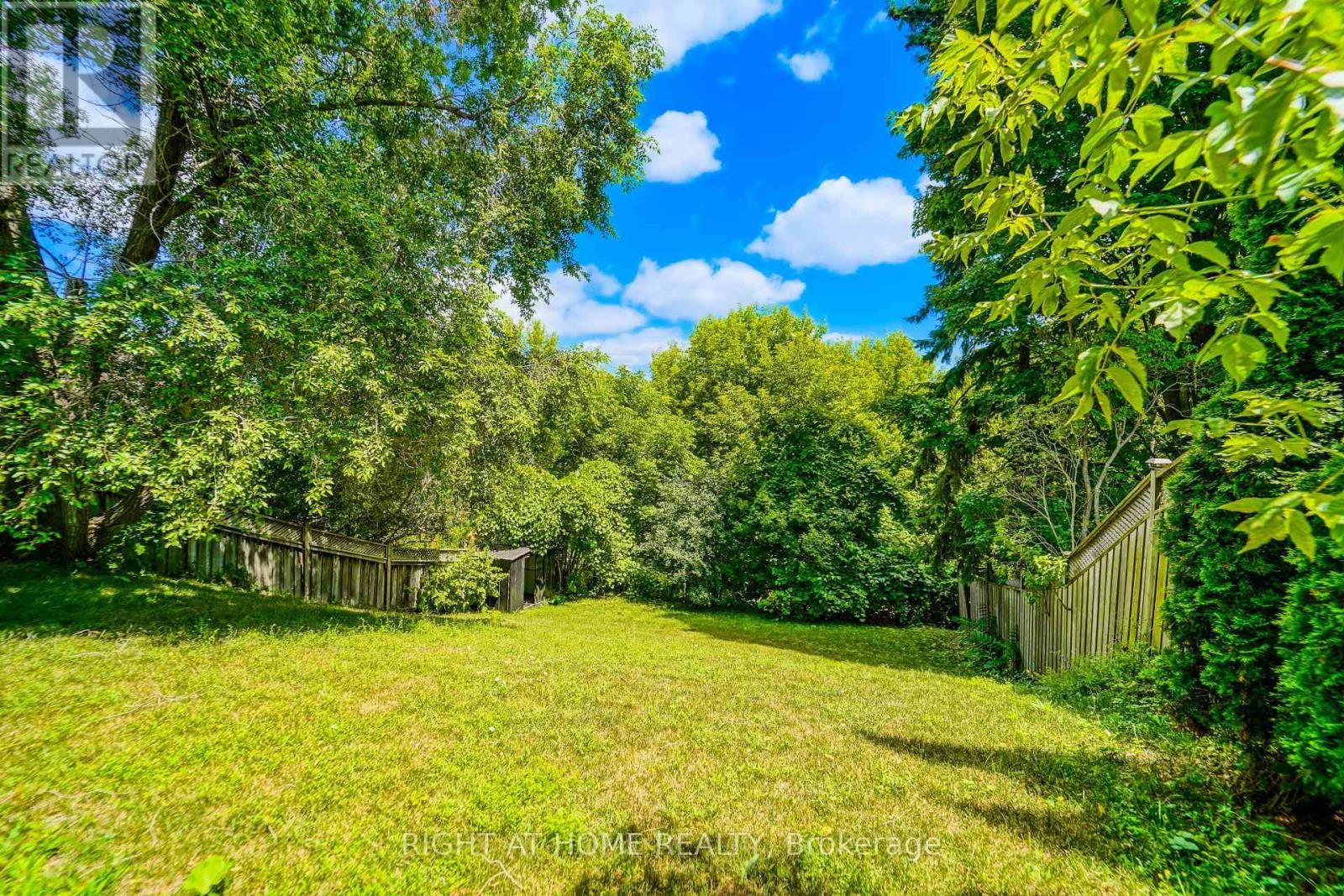 












509 TENNYSON COURT

,
Oshawa (Donevan),




Ontario
L1H3K8

