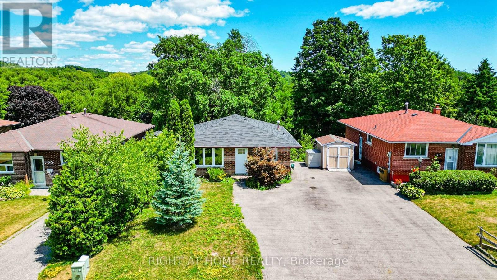 












509 TENNYSON COURT

,
Oshawa (Donevan),




Ontario
L1H3K8

