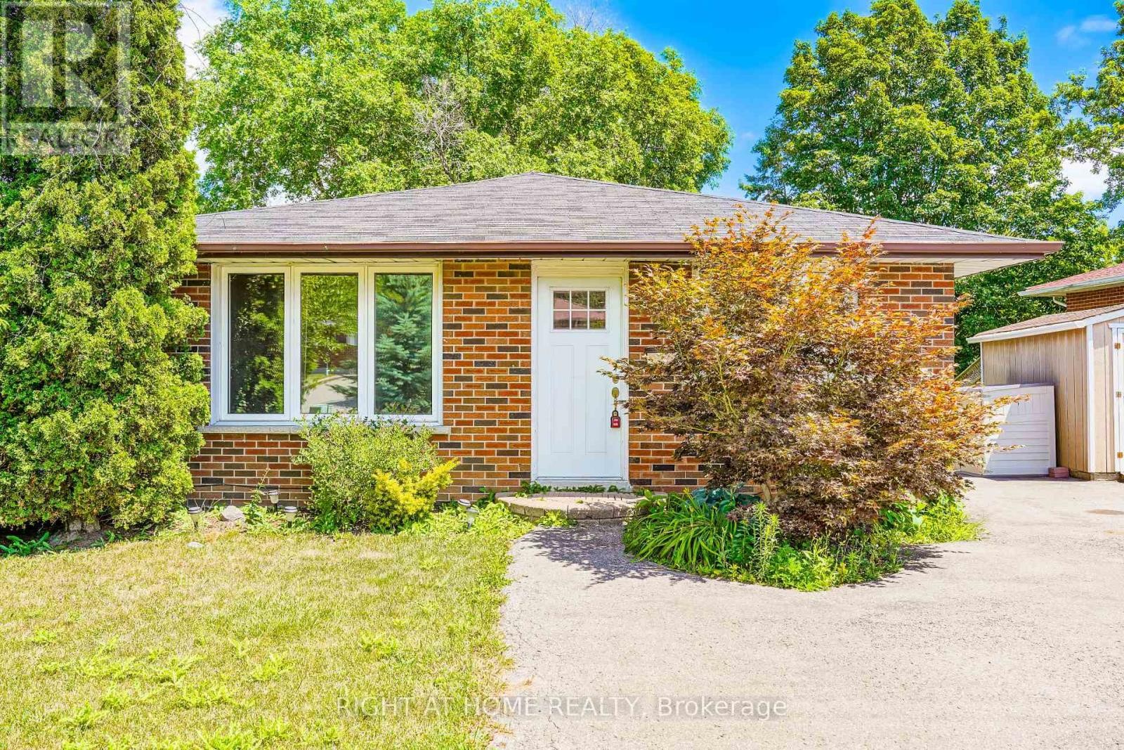 












509 TENNYSON COURT

,
Oshawa (Donevan),




Ontario
L1H3K8

