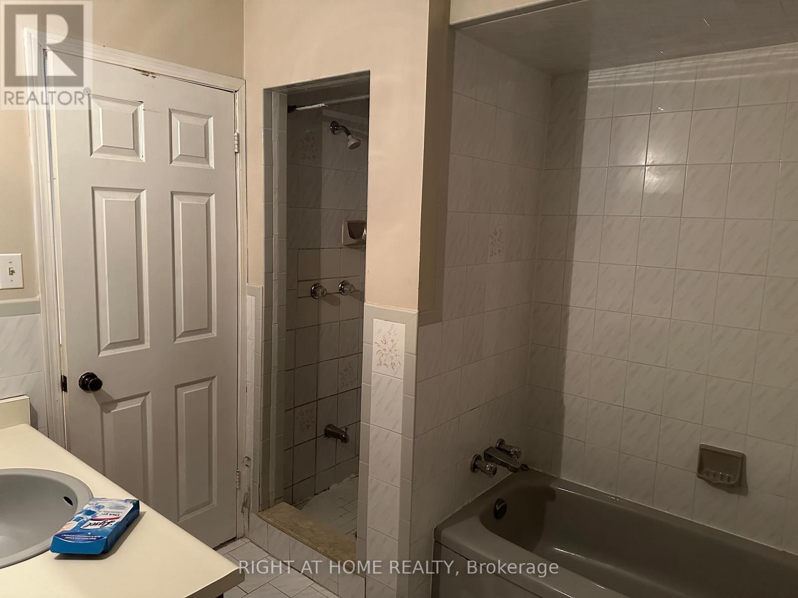 












58 PARK STREET

,
Toronto (Birchcliffe-Cliffside),




Ontario
M1N2N7

