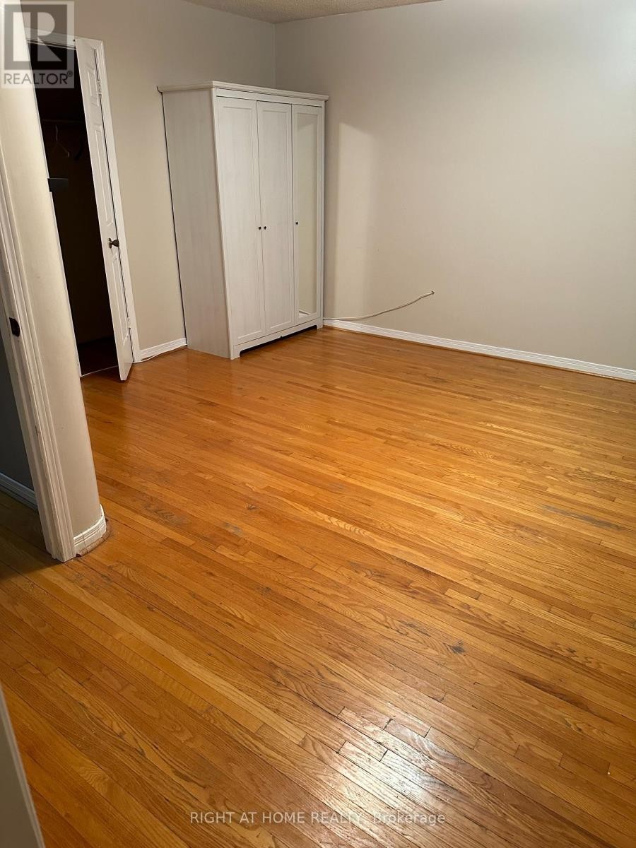 












58 PARK STREET

,
Toronto (Birchcliffe-Cliffside),




Ontario
M1N2N7

