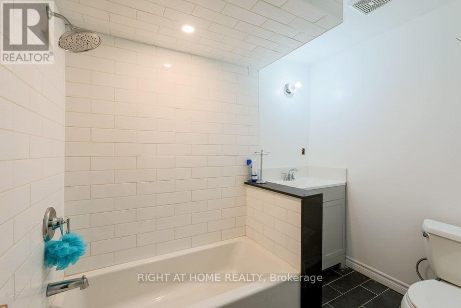 












58 PARK STREET

,
Toronto (Birchcliffe-Cliffside),




Ontario
M1N2N7

