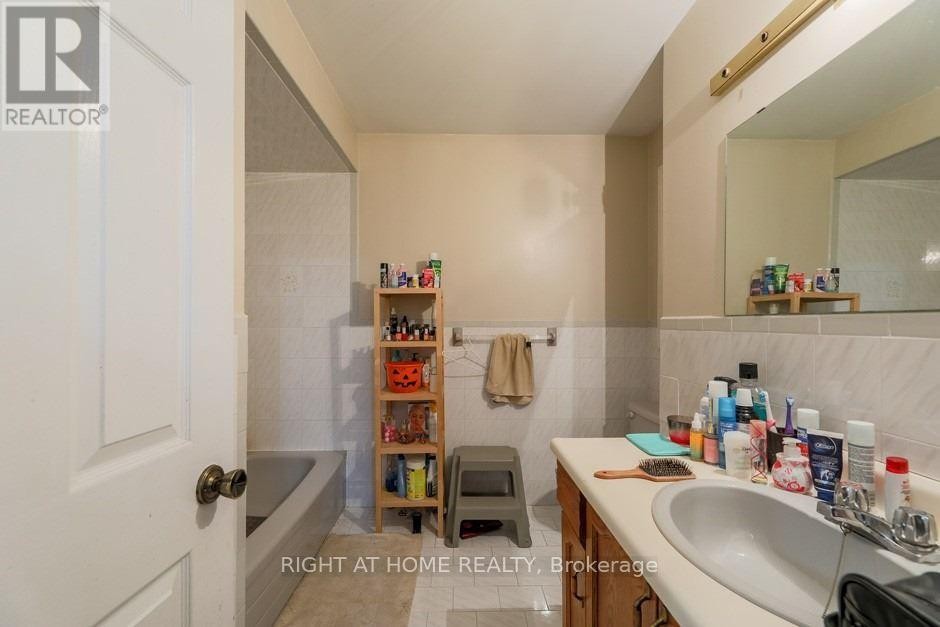 












58 PARK STREET

,
Toronto (Birchcliffe-Cliffside),




Ontario
M1N2N7

