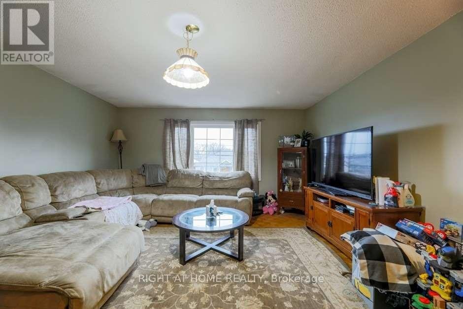 












58 PARK STREET

,
Toronto (Birchcliffe-Cliffside),




Ontario
M1N2N7

