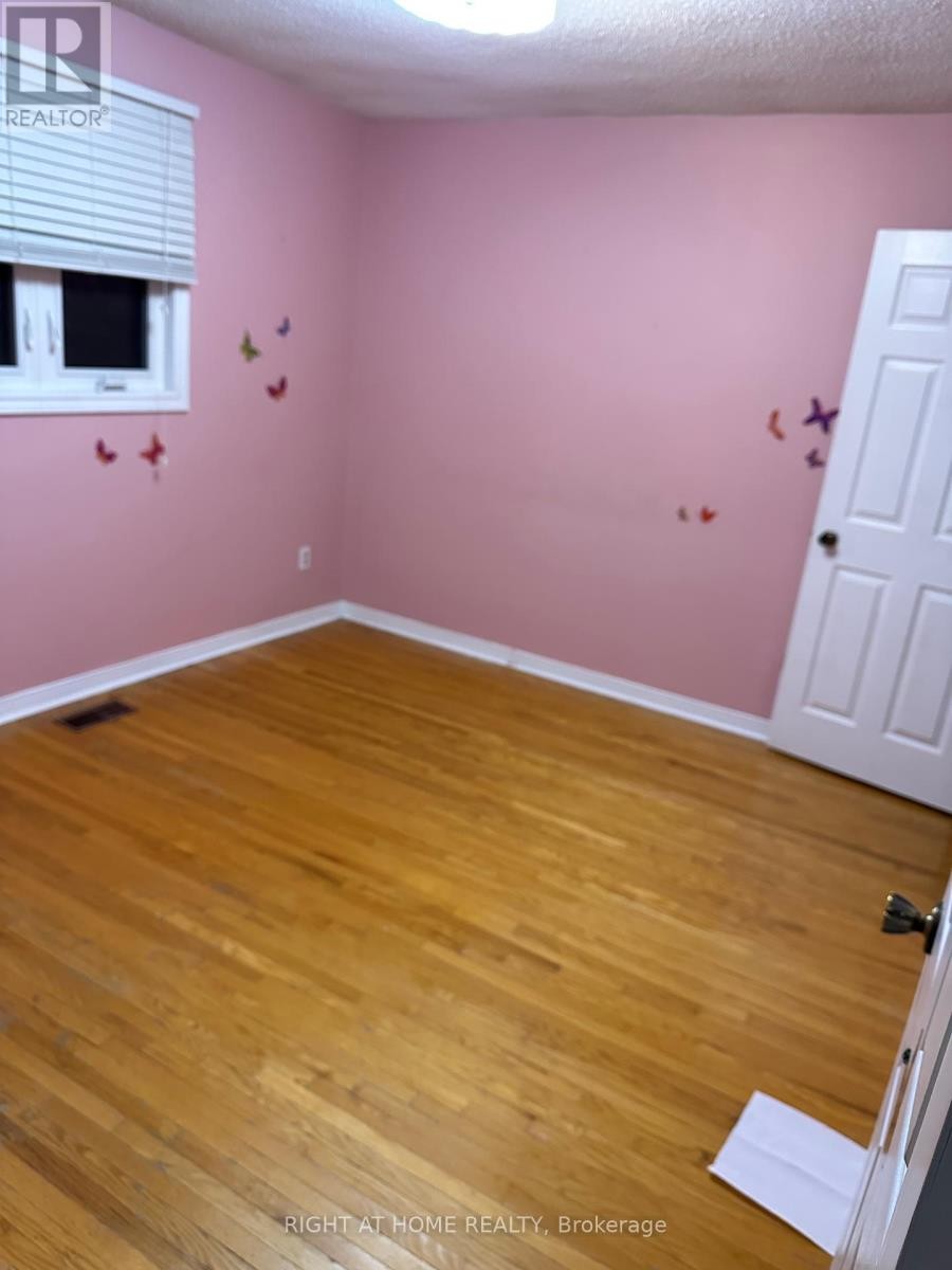 












58 PARK STREET

,
Toronto (Birchcliffe-Cliffside),




Ontario
M1N2N7

