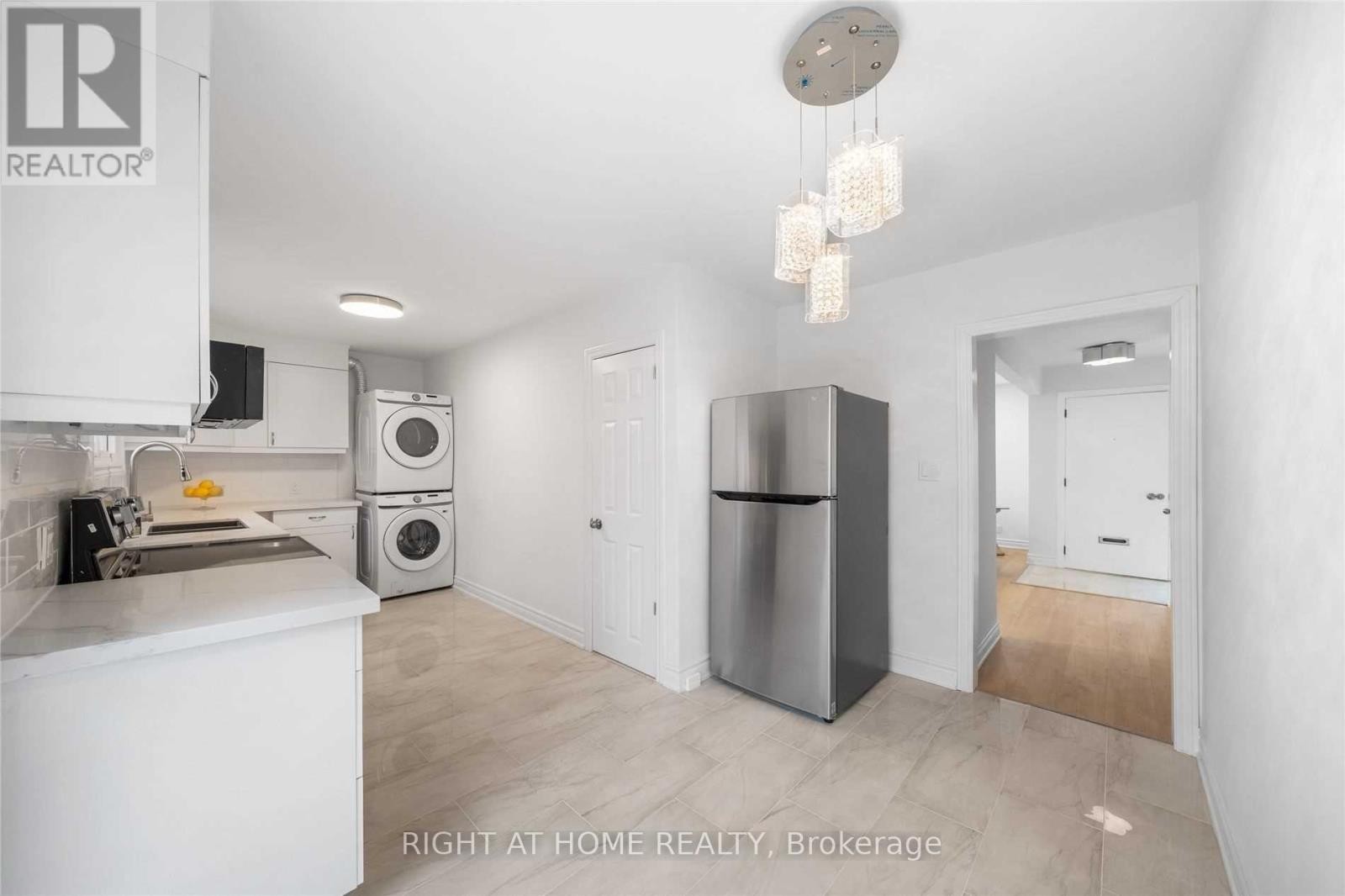 












MAIN - 582 CARLYLE COURT

,
Oshawa (Donevan),




Ontario
L1H6S2

