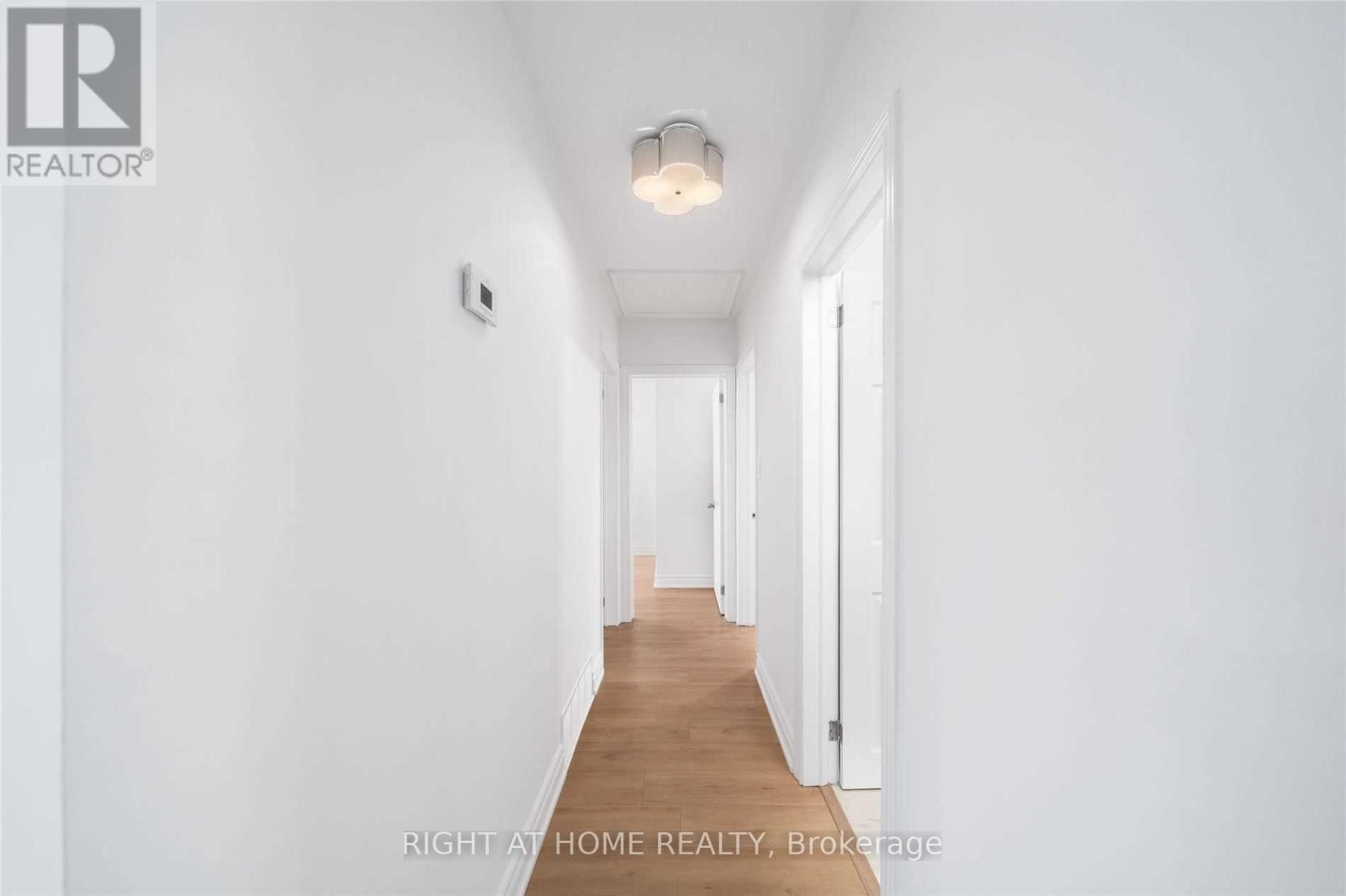 












MAIN - 582 CARLYLE COURT

,
Oshawa (Donevan),




Ontario
L1H6S2

