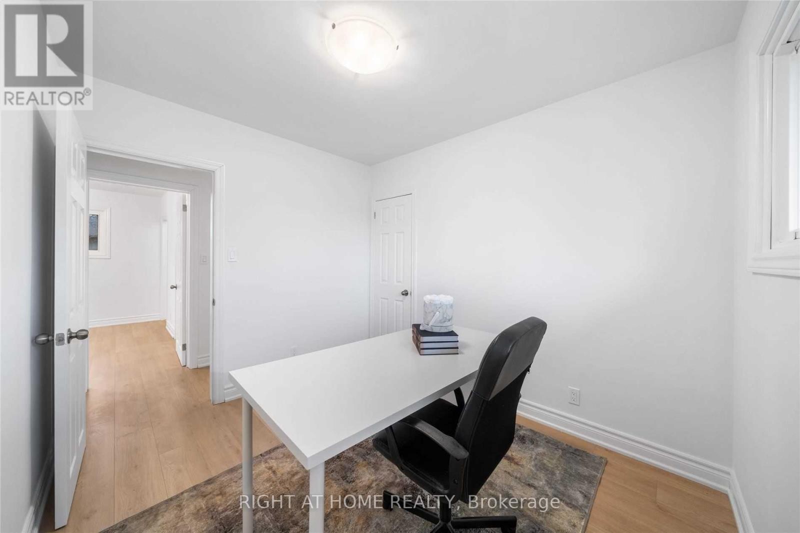 












MAIN - 582 CARLYLE COURT

,
Oshawa (Donevan),




Ontario
L1H6S2

