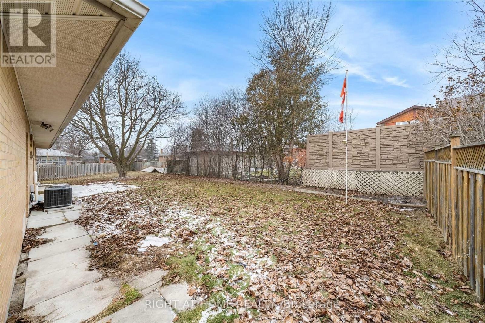 












MAIN - 582 CARLYLE COURT

,
Oshawa (Donevan),




Ontario
L1H6S2

