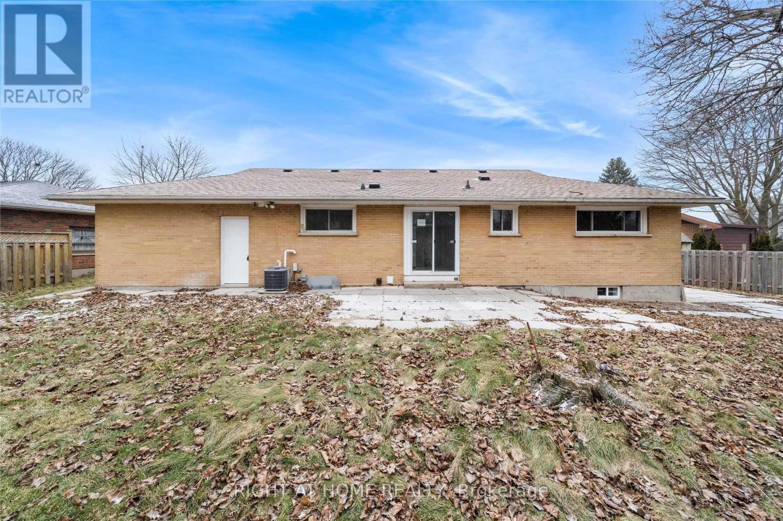 












MAIN - 582 CARLYLE COURT

,
Oshawa (Donevan),




Ontario
L1H6S2

