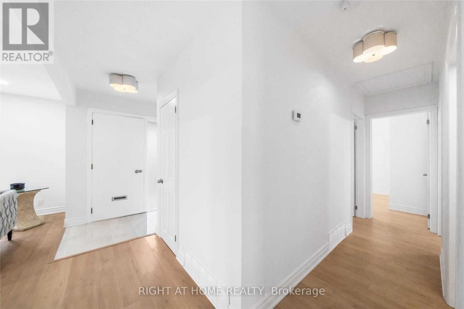 












MAIN - 582 CARLYLE COURT

,
Oshawa (Donevan),




Ontario
L1H6S2

