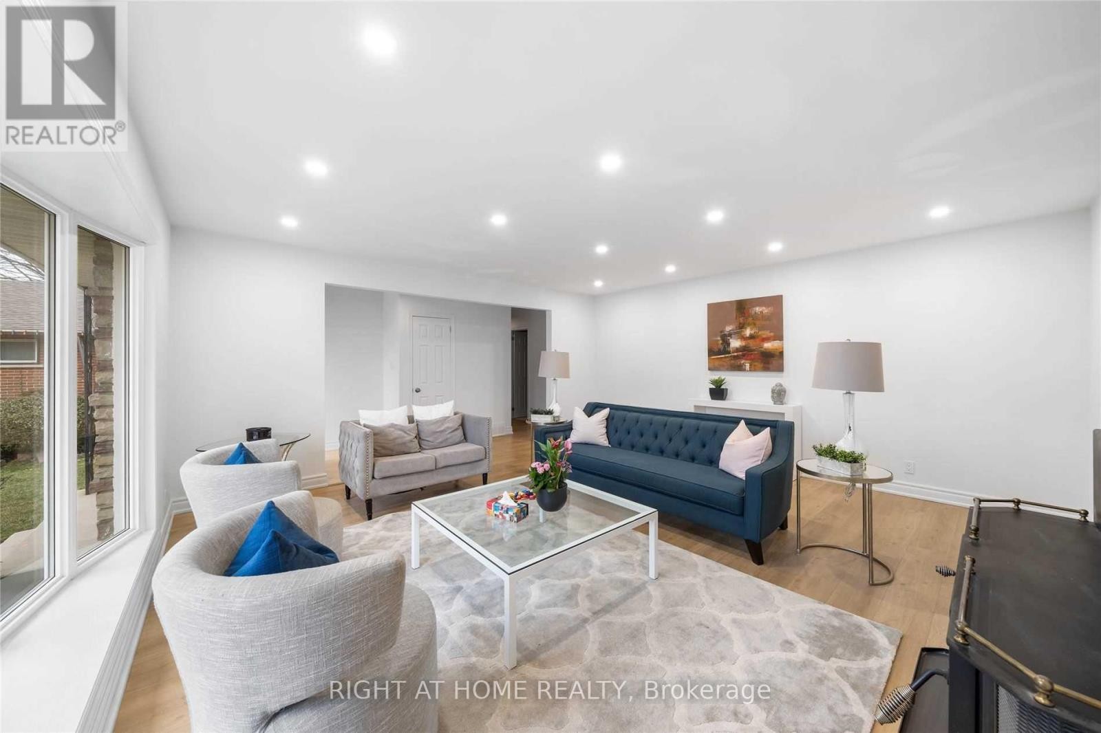 












MAIN - 582 CARLYLE COURT

,
Oshawa (Donevan),




Ontario
L1H6S2

