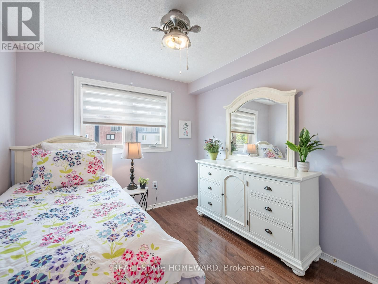 












54 CROSSOVERS STREET

,
Toronto (East End-Danforth),




Ontario
M4E3X4

