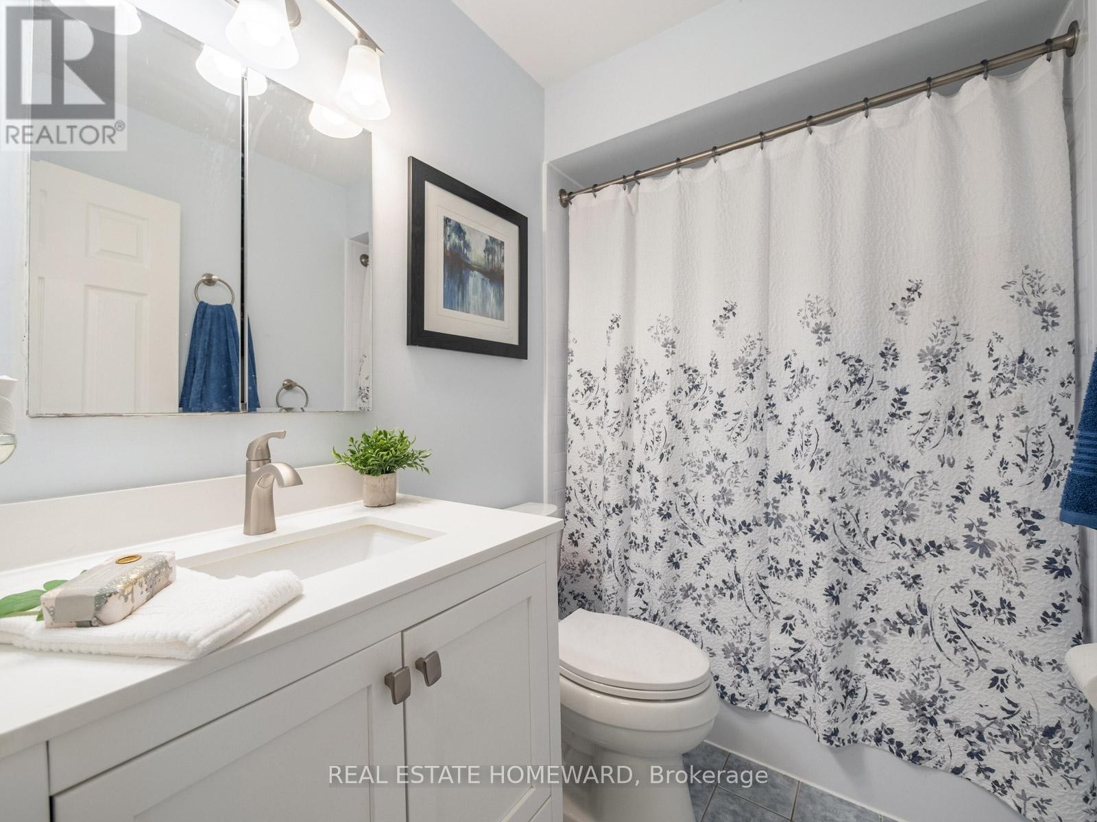 












54 CROSSOVERS STREET

,
Toronto (East End-Danforth),




Ontario
M4E3X4

