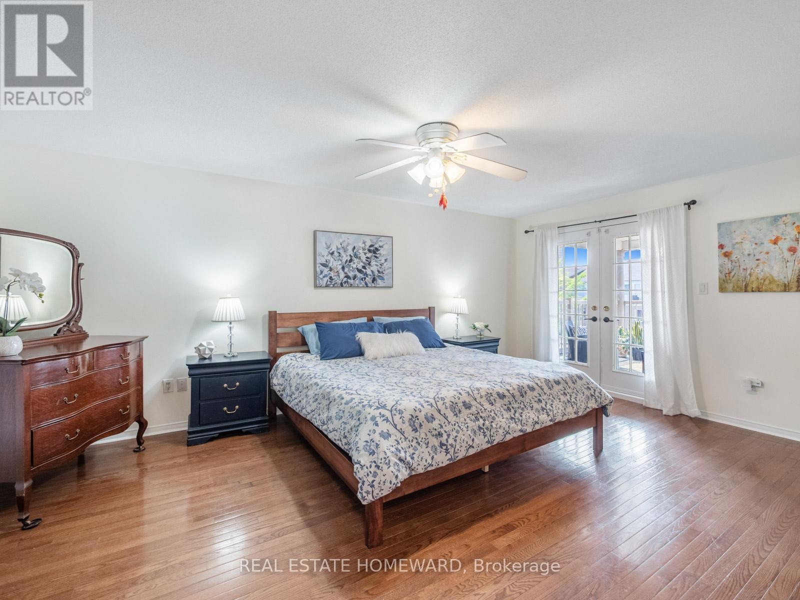 












54 CROSSOVERS STREET

,
Toronto (East End-Danforth),




Ontario
M4E3X4

