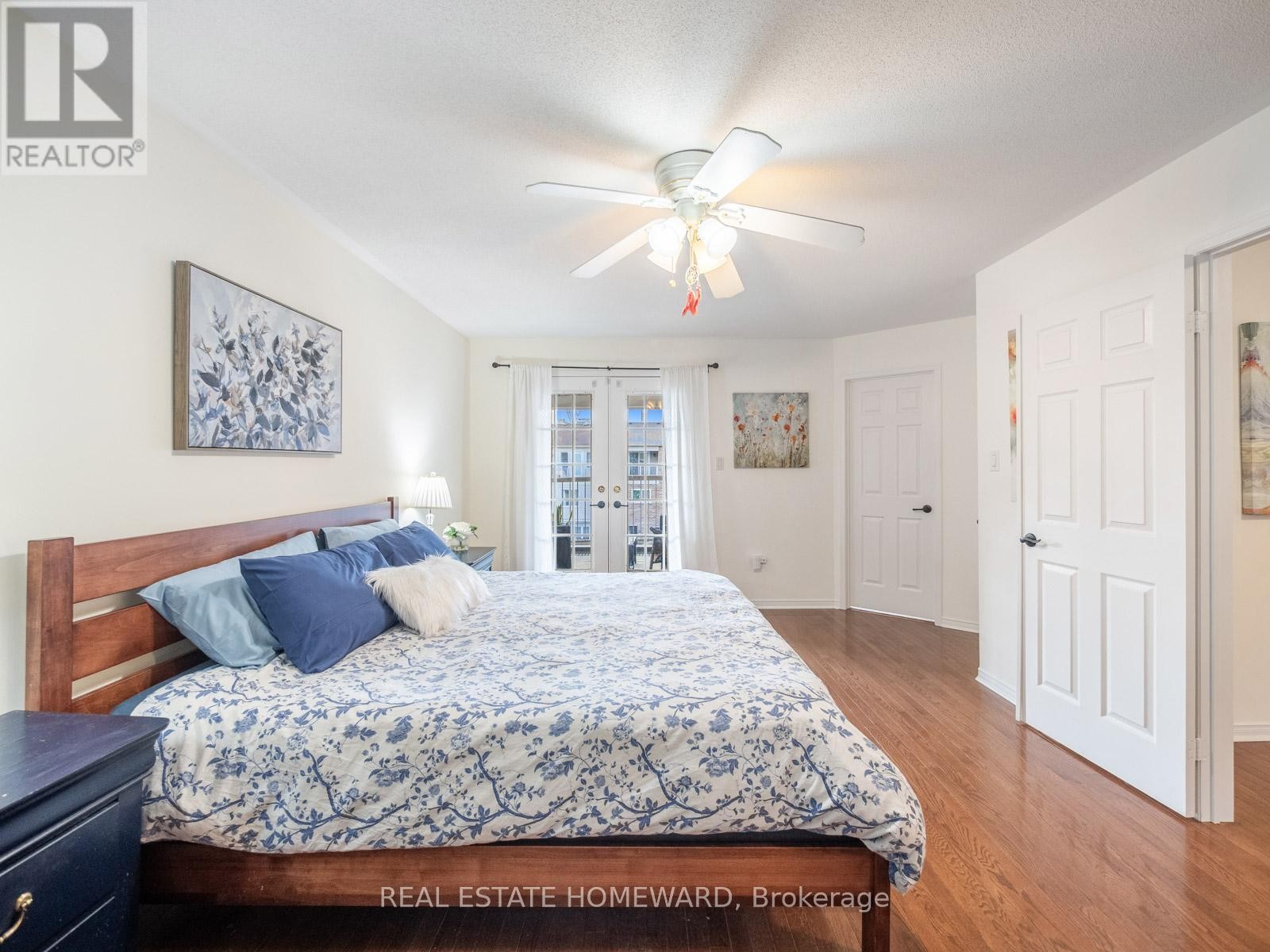 












54 CROSSOVERS STREET

,
Toronto (East End-Danforth),




Ontario
M4E3X4

