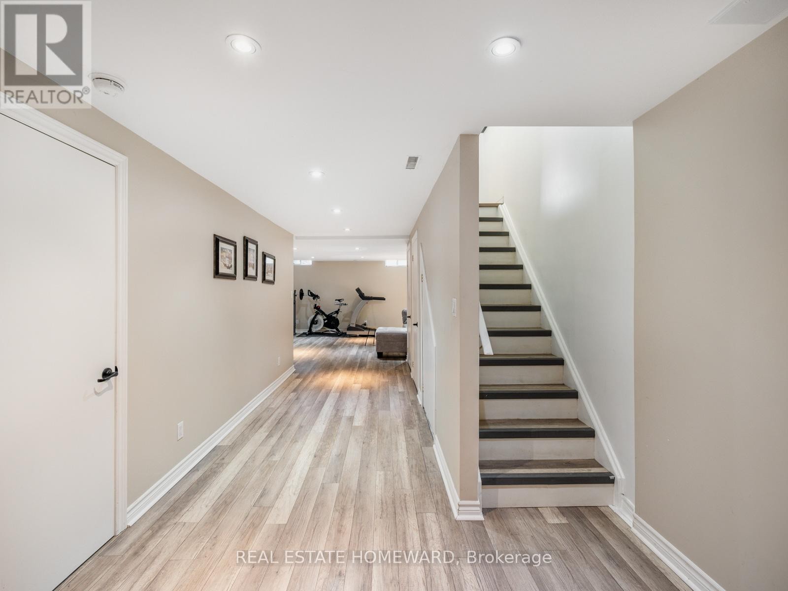












54 CROSSOVERS STREET

,
Toronto (East End-Danforth),




Ontario
M4E3X4

