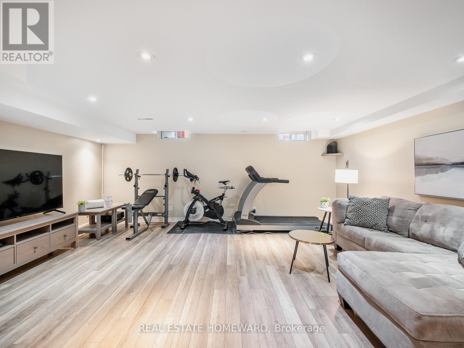 












54 CROSSOVERS STREET

,
Toronto (East End-Danforth),




Ontario
M4E3X4

