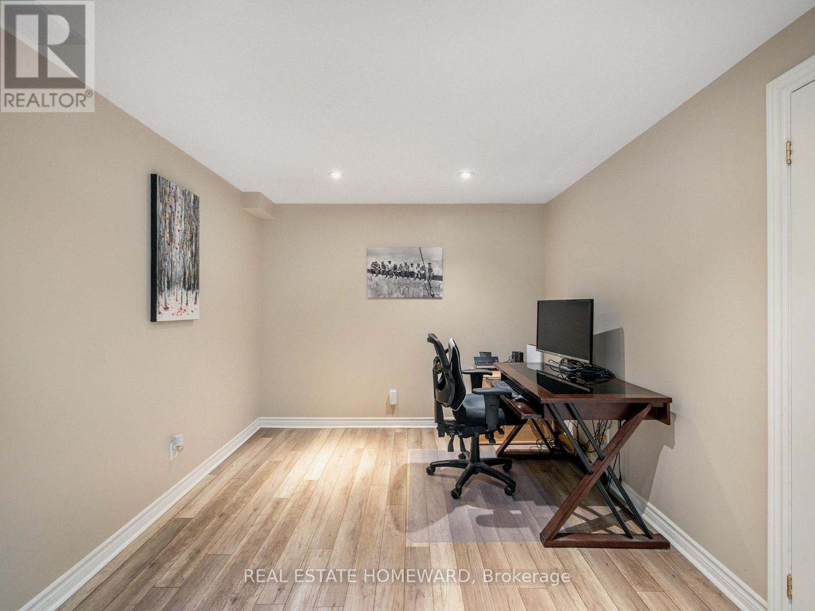 












54 CROSSOVERS STREET

,
Toronto (East End-Danforth),




Ontario
M4E3X4

