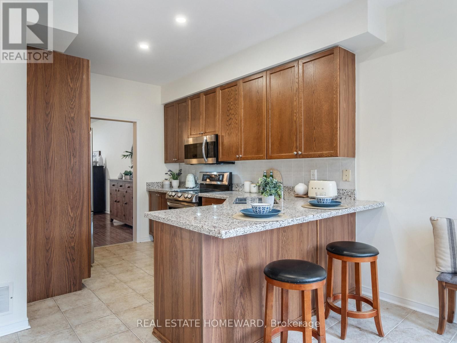 












54 CROSSOVERS STREET

,
Toronto (East End-Danforth),




Ontario
M4E3X4

