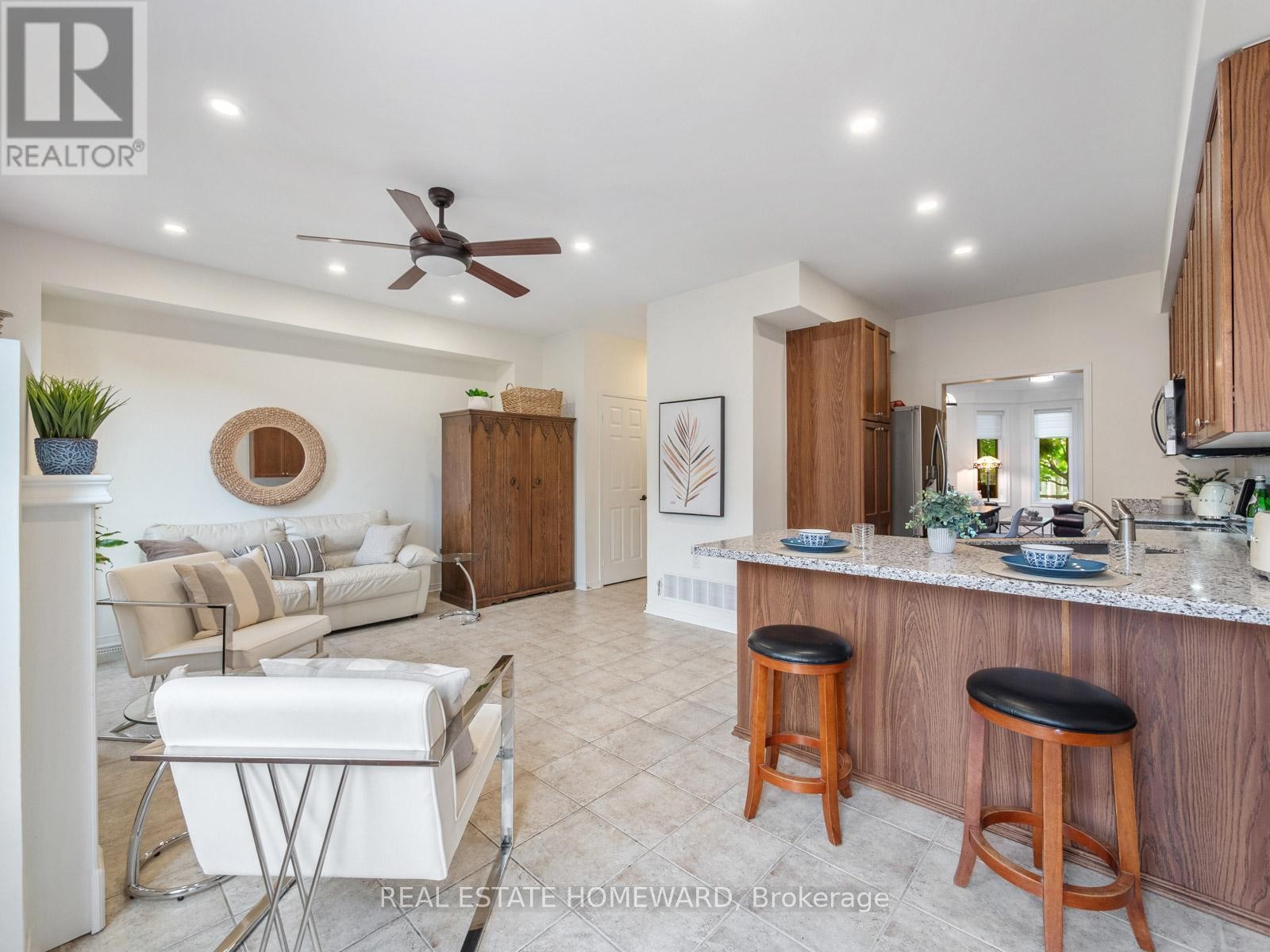 












54 CROSSOVERS STREET

,
Toronto (East End-Danforth),




Ontario
M4E3X4

