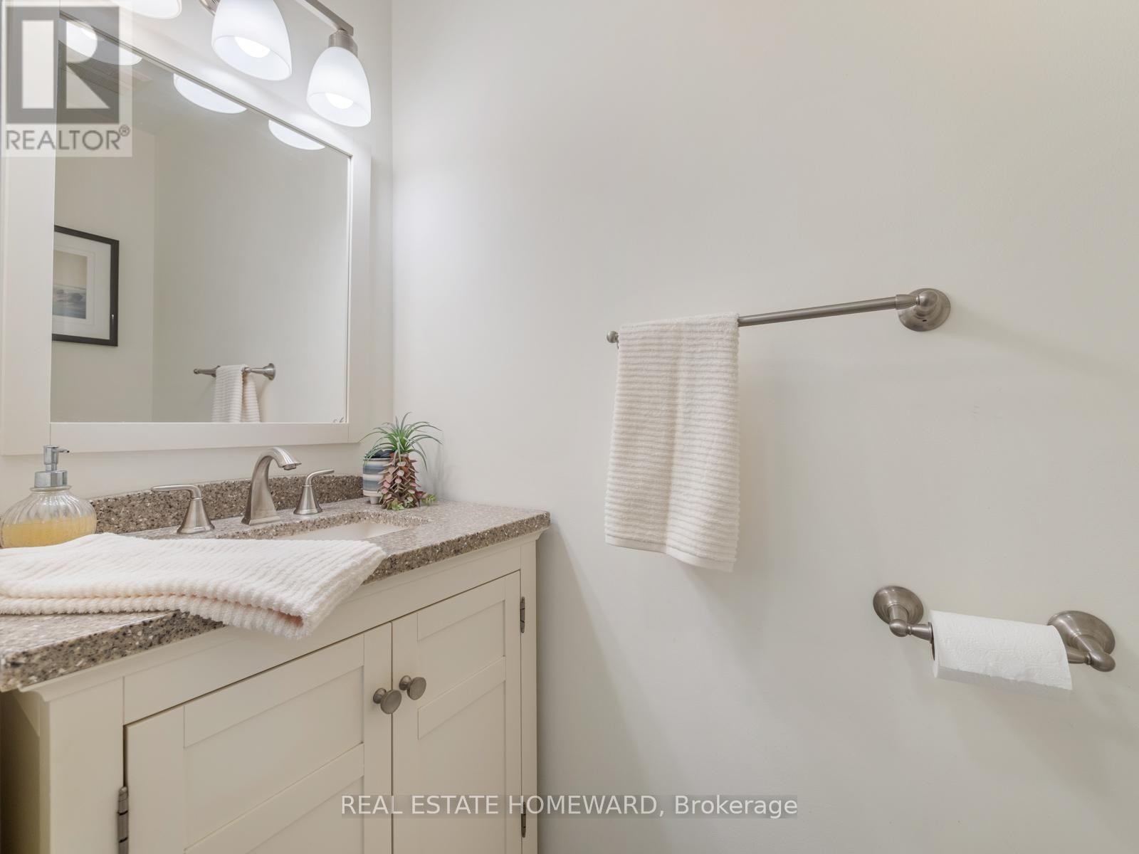 












54 CROSSOVERS STREET

,
Toronto (East End-Danforth),




Ontario
M4E3X4

