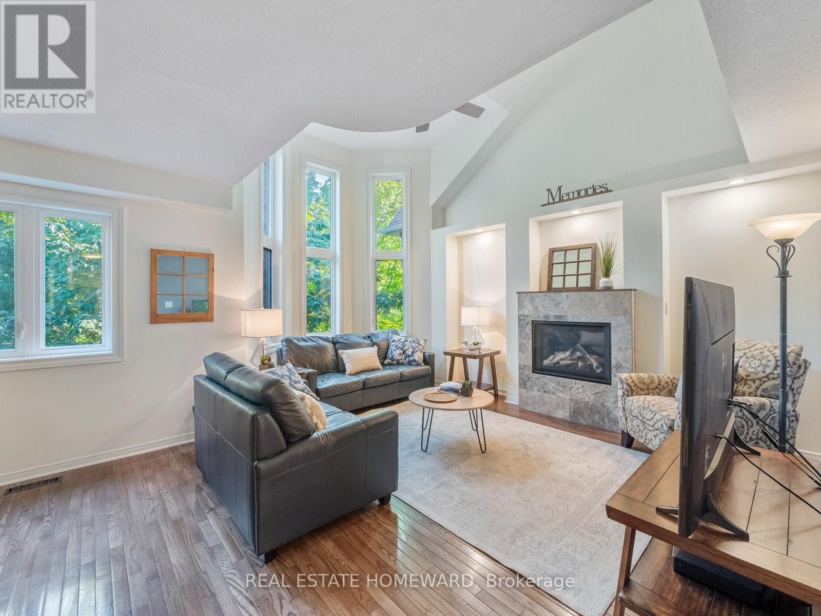 












54 CROSSOVERS STREET

,
Toronto (East End-Danforth),




Ontario
M4E3X4


