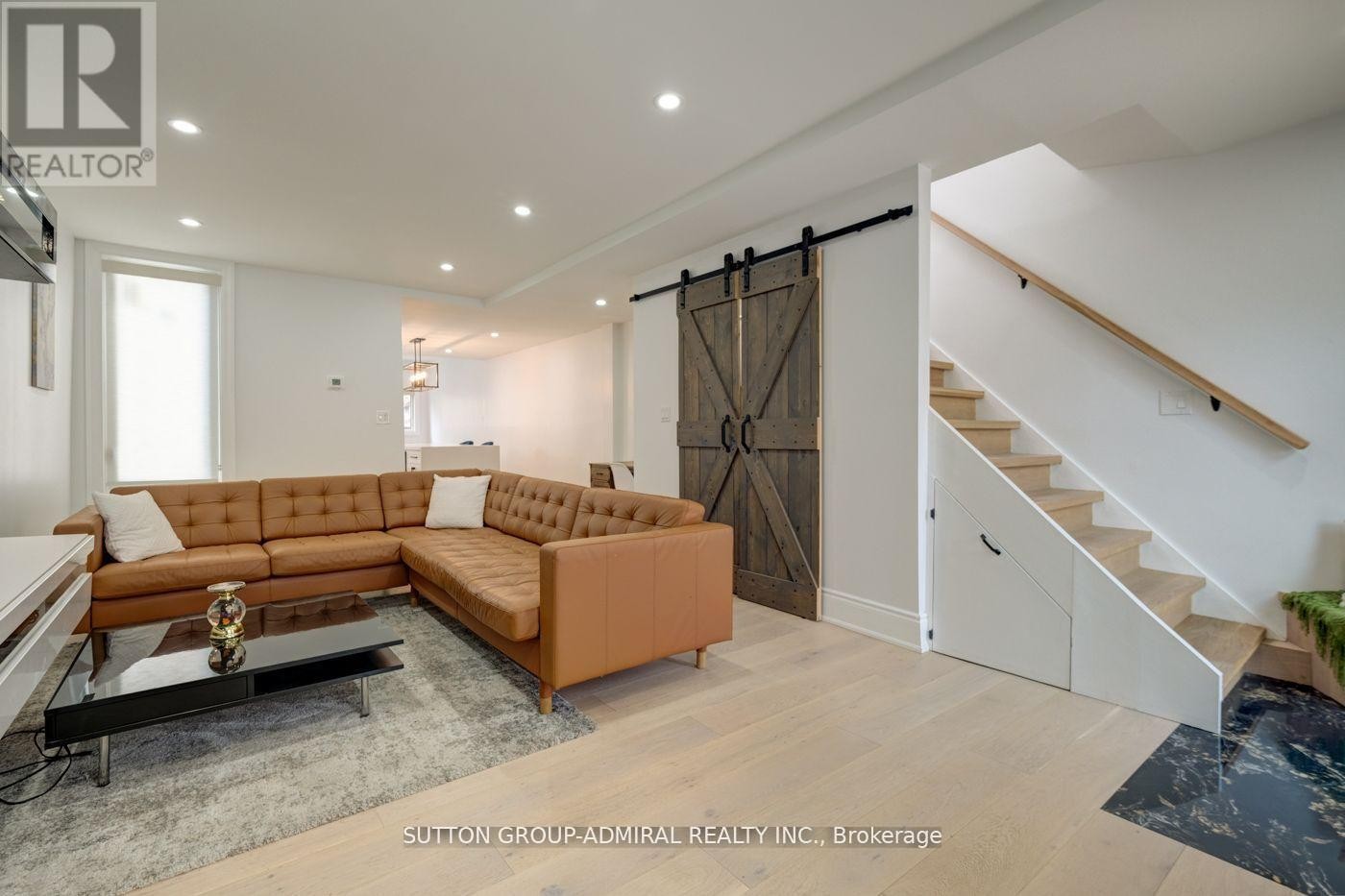 












MAIN & 2ND FLOOR - 70 CARLAW AVENUE

,
Toronto (South Riverdale),




Ontario
M4M2R7

