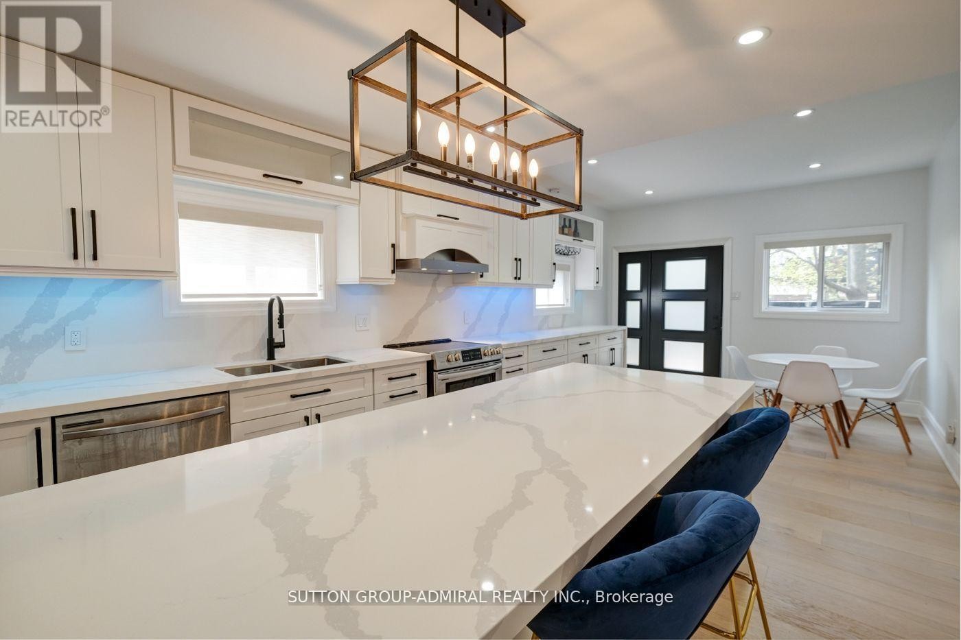 












MAIN & 2ND FLOOR - 70 CARLAW AVENUE

,
Toronto (South Riverdale),




Ontario
M4M2R7

