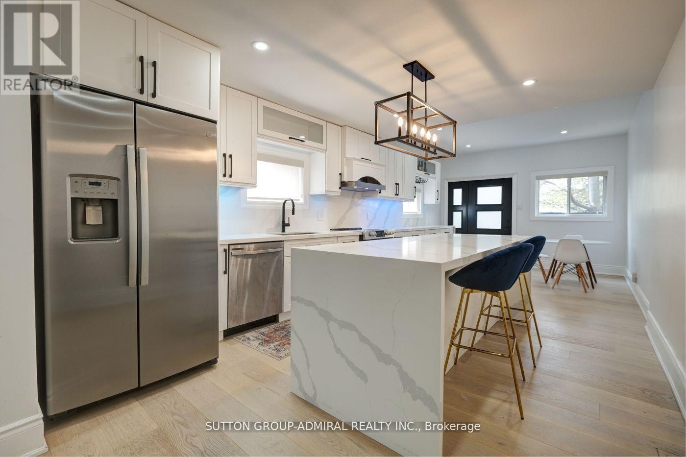 












MAIN & 2ND FLOOR - 70 CARLAW AVENUE

,
Toronto (South Riverdale),




Ontario
M4M2R7

