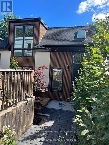 












LANEWAY - 11 RUSHBROOKE AVENUE E

,
Toronto (South Riverdale),




Ontario
M4M3A8

