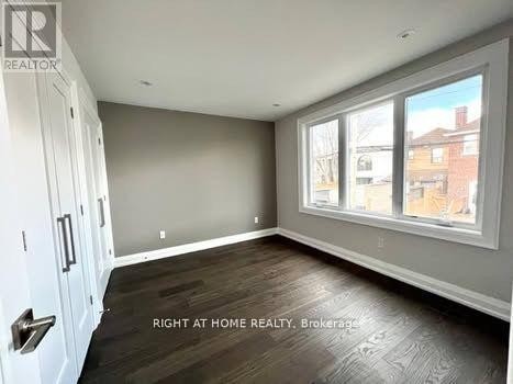 












LANEWAY - 11 RUSHBROOKE AVENUE E

,
Toronto (South Riverdale),




Ontario
M4M3A8

