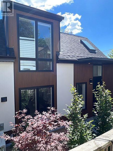 












LANEWAY - 11 RUSHBROOKE AVENUE E

,
Toronto (South Riverdale),




Ontario
M4M3A8

