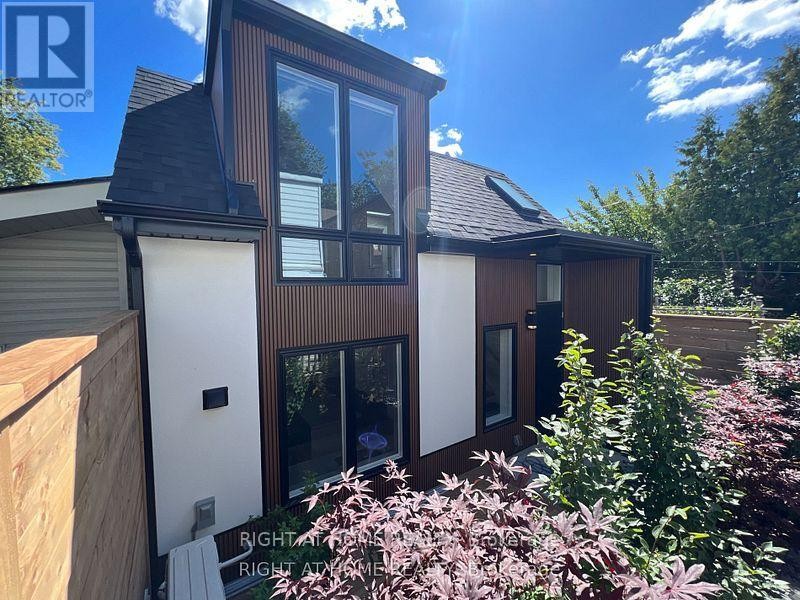 












LANEWAY - 11 RUSHBROOKE AVENUE E

,
Toronto (South Riverdale),




Ontario
M4M3A8

