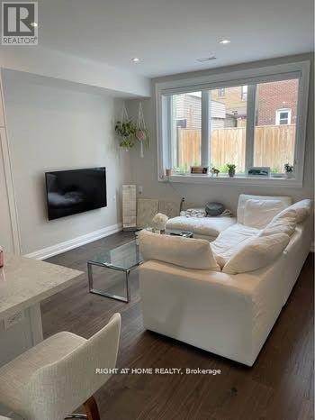 












LANEWAY - 11 RUSHBROOKE AVENUE E

,
Toronto (South Riverdale),




Ontario
M4M3A8

