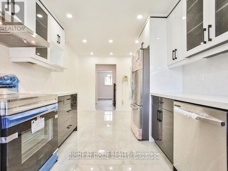 












UPPER - 102 TERRYHILL CRESCENT

,
Toronto (Agincourt South-Malvern West),




Ontario
M1S3R8

