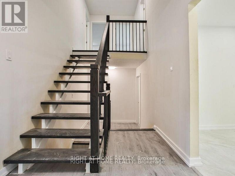 












UPPER - 102 TERRYHILL CRESCENT

,
Toronto (Agincourt South-Malvern West),




Ontario
M1S3R8

