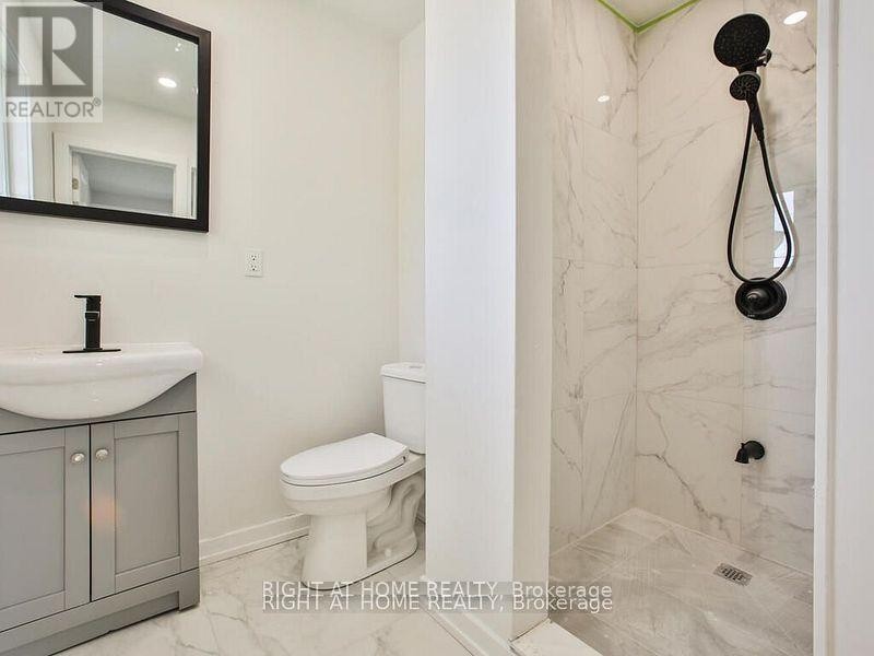 












UPPER - 102 TERRYHILL CRESCENT

,
Toronto (Agincourt South-Malvern West),




Ontario
M1S3R8

