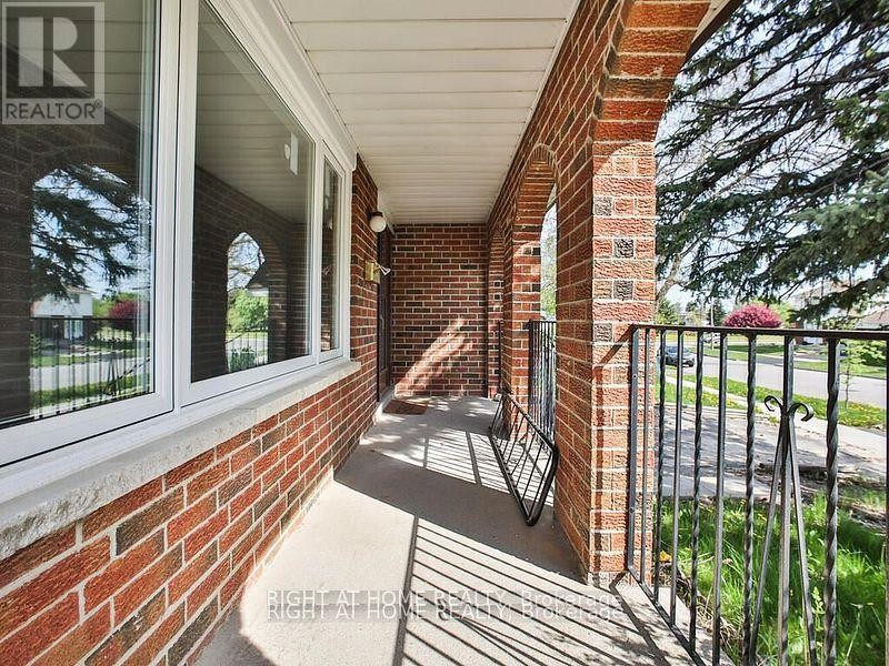 












UPPER - 102 TERRYHILL CRESCENT

,
Toronto (Agincourt South-Malvern West),




Ontario
M1S3R8

