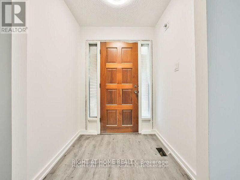 












UPPER - 102 TERRYHILL CRESCENT

,
Toronto (Agincourt South-Malvern West),




Ontario
M1S3R8

