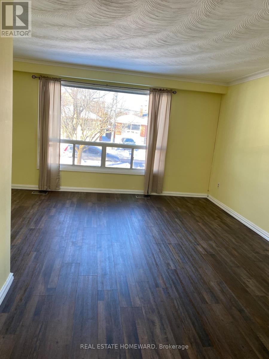 












7 DUNLOP AVENUE

,
Toronto (Clairlea-Birchmount),




Ontario
M1K1K8

