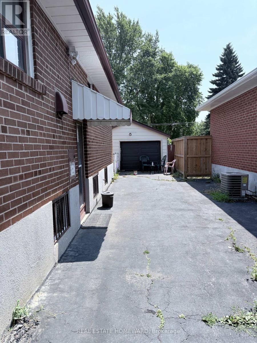 












7 DUNLOP AVENUE

,
Toronto (Clairlea-Birchmount),




Ontario
M1K1K8

