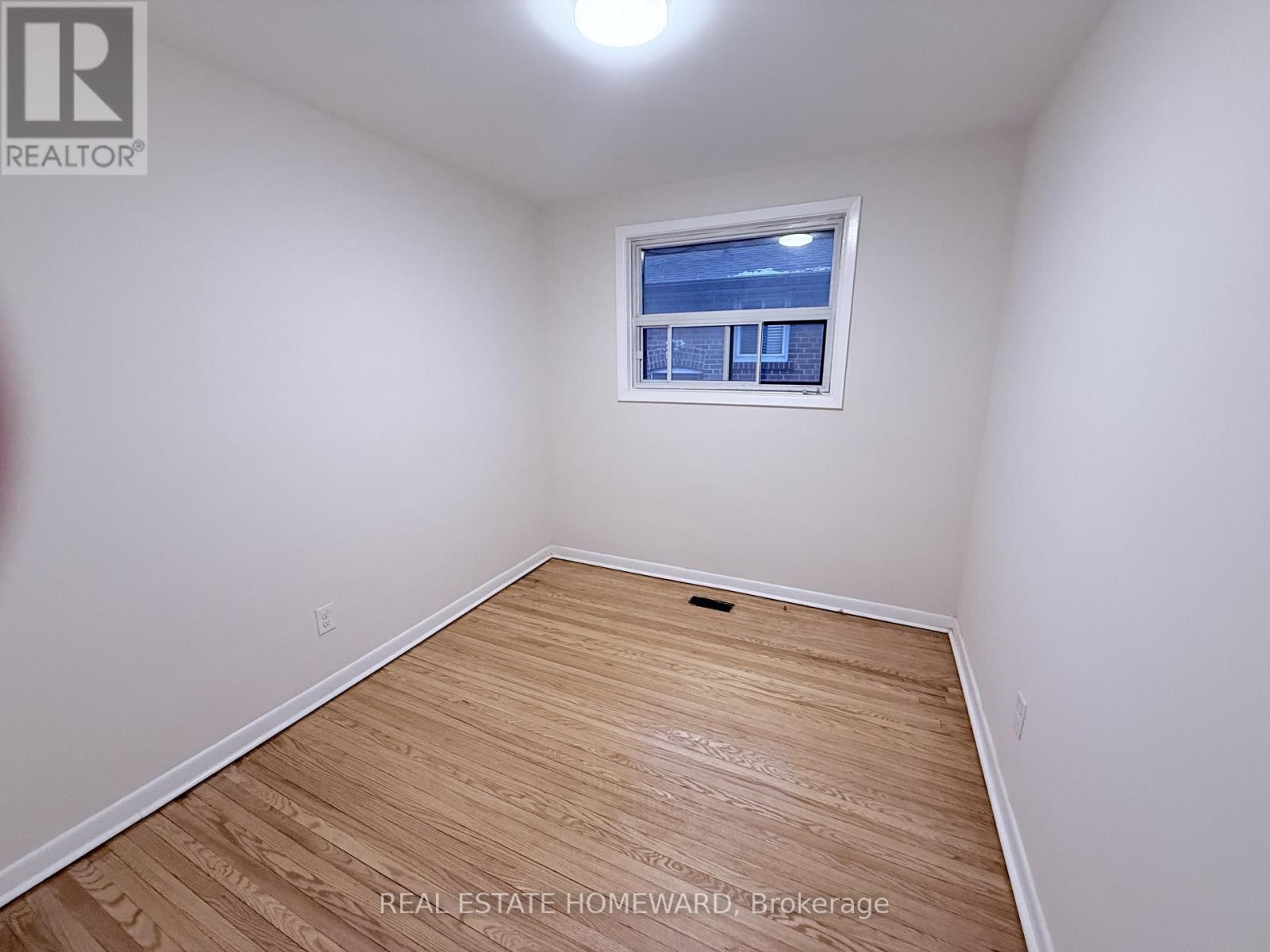 












7 DUNLOP AVENUE

,
Toronto (Clairlea-Birchmount),




Ontario
M1K1K8

