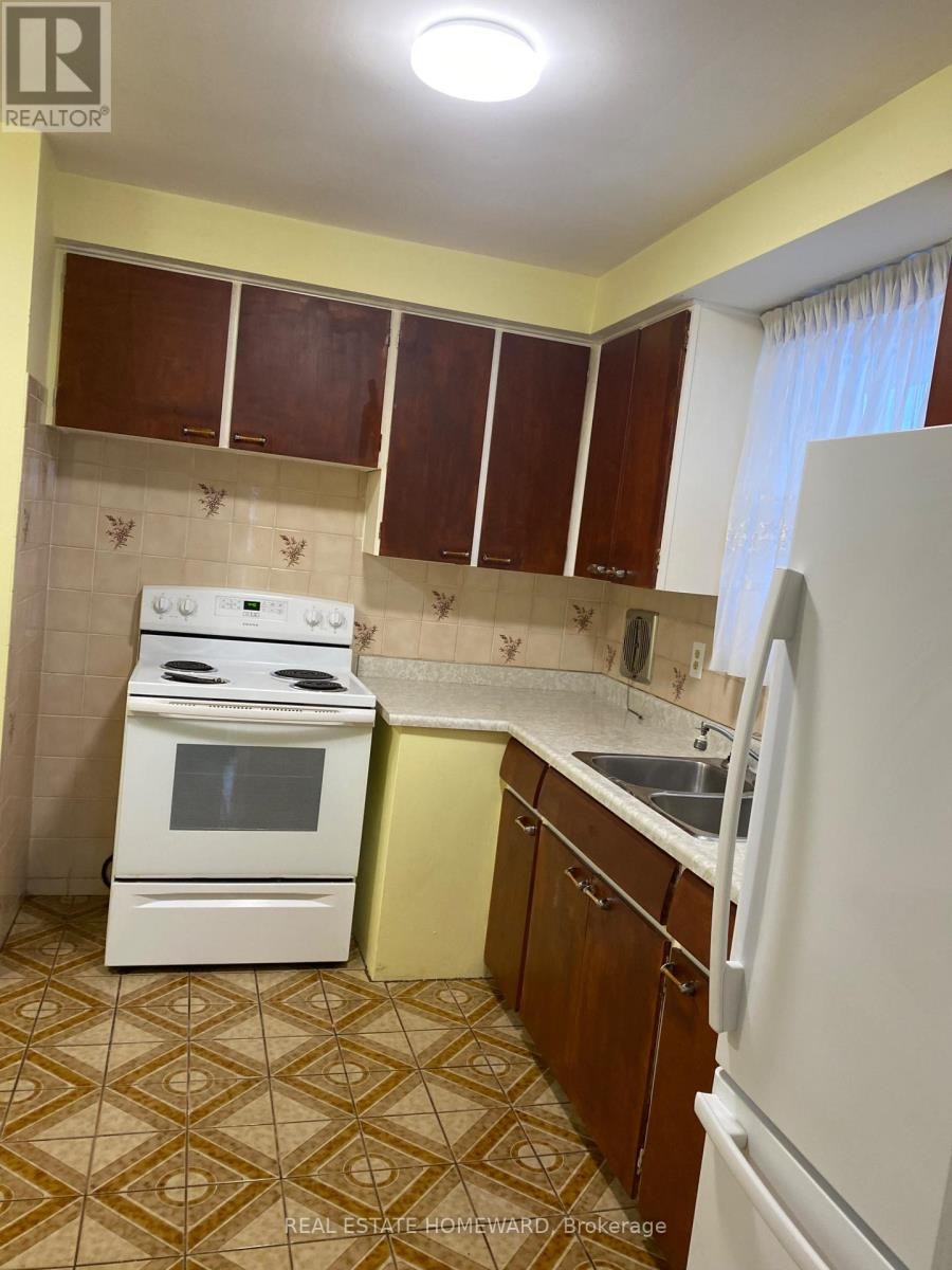 












7 DUNLOP AVENUE

,
Toronto (Clairlea-Birchmount),




Ontario
M1K1K8

