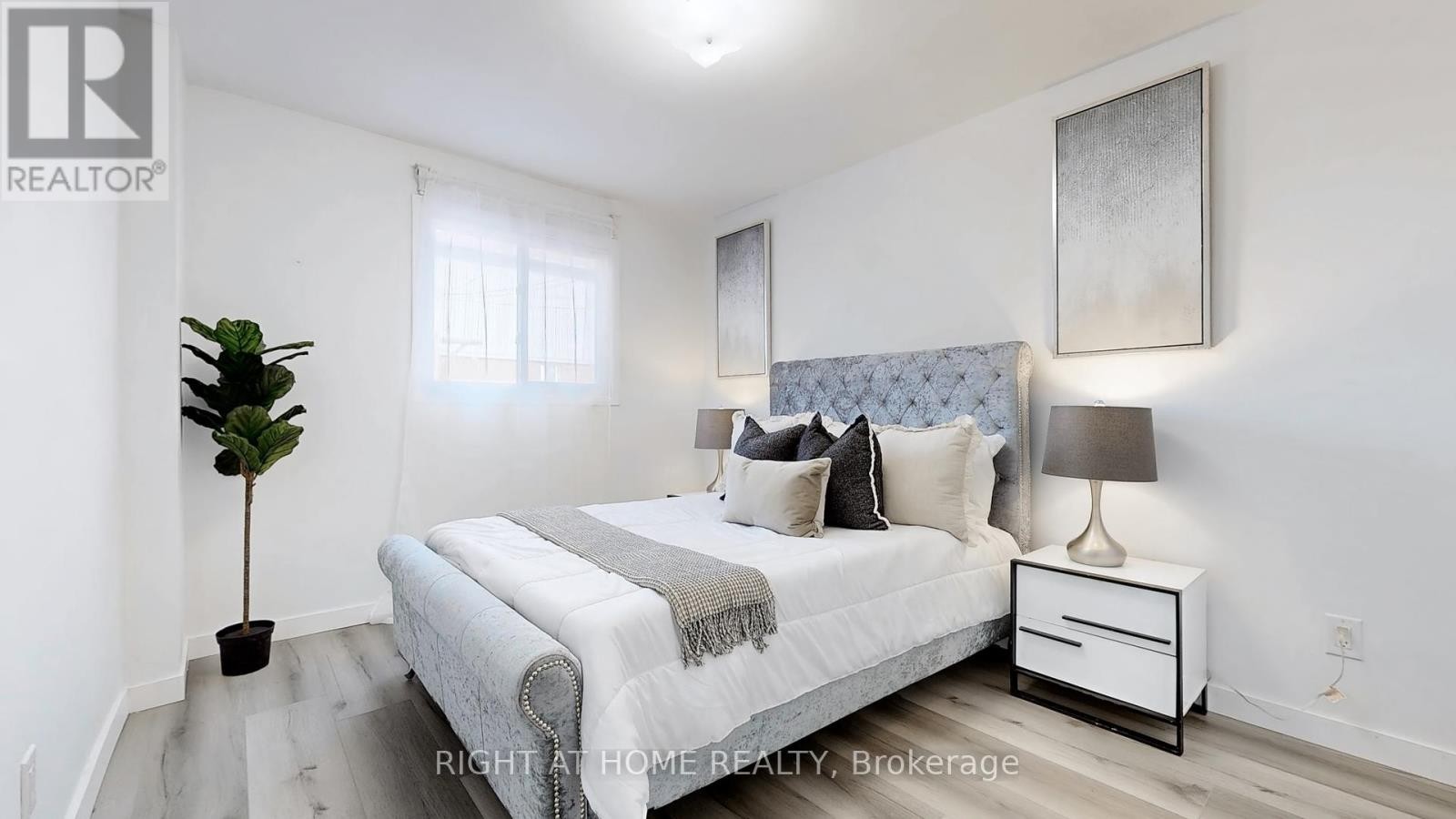 












12A KENMORE AVENUE

,
Toronto (Clairlea-Birchmount),




Ontario
M1K1B4

