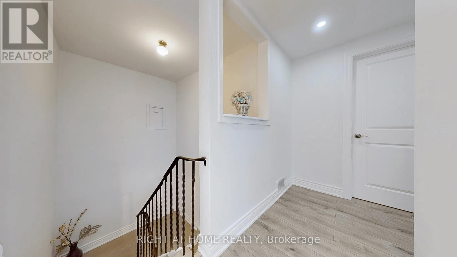 












12A KENMORE AVENUE

,
Toronto (Clairlea-Birchmount),




Ontario
M1K1B4

