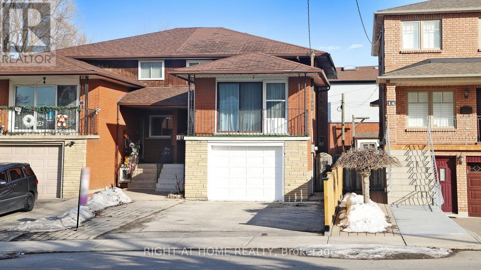 












12A KENMORE AVENUE

,
Toronto (Clairlea-Birchmount),




Ontario
M1K1B4

