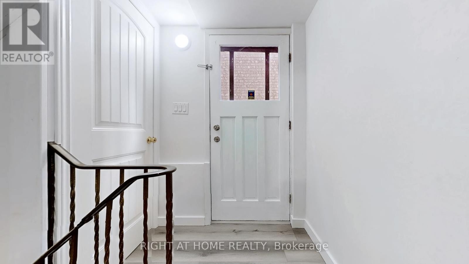 












12A KENMORE AVENUE

,
Toronto (Clairlea-Birchmount),




Ontario
M1K1B4

