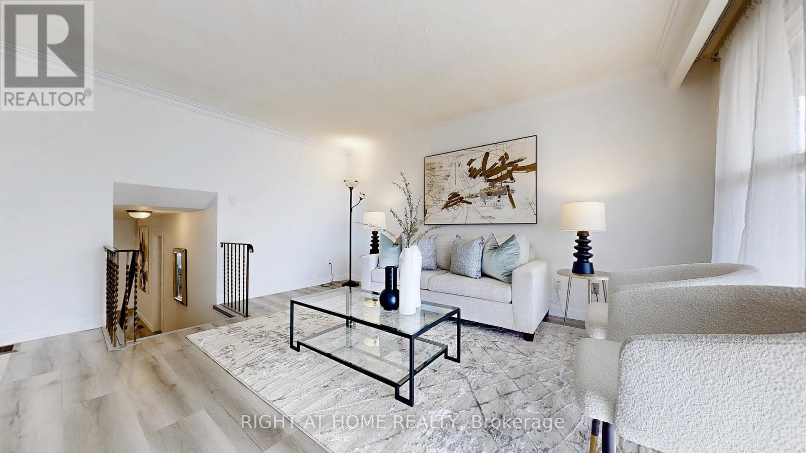 












12A KENMORE AVENUE

,
Toronto (Clairlea-Birchmount),




Ontario
M1K1B4

