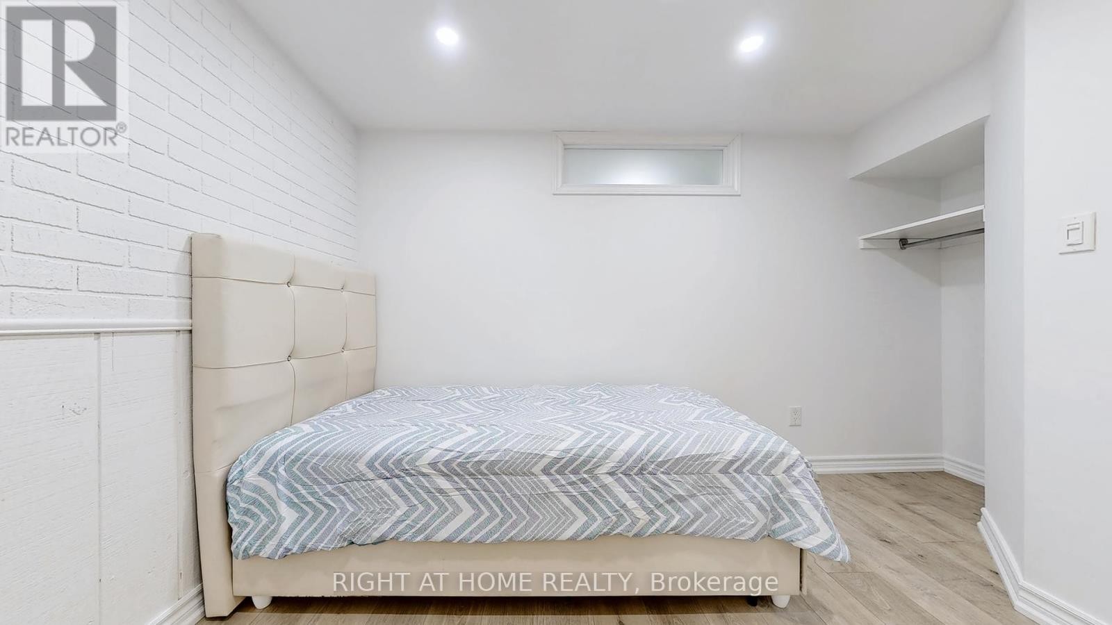 












12A KENMORE AVENUE

,
Toronto (Clairlea-Birchmount),




Ontario
M1K1B4

